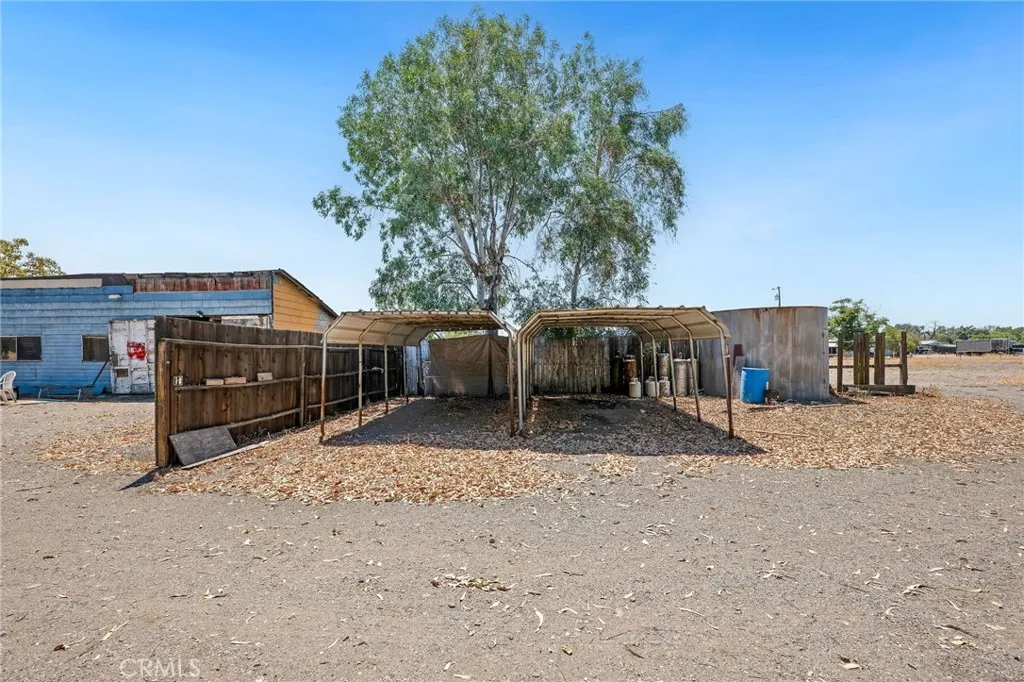 pens/carports