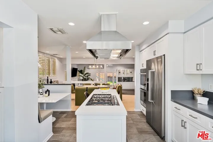 18319 San Jose Street, Los Angeles, California 91326