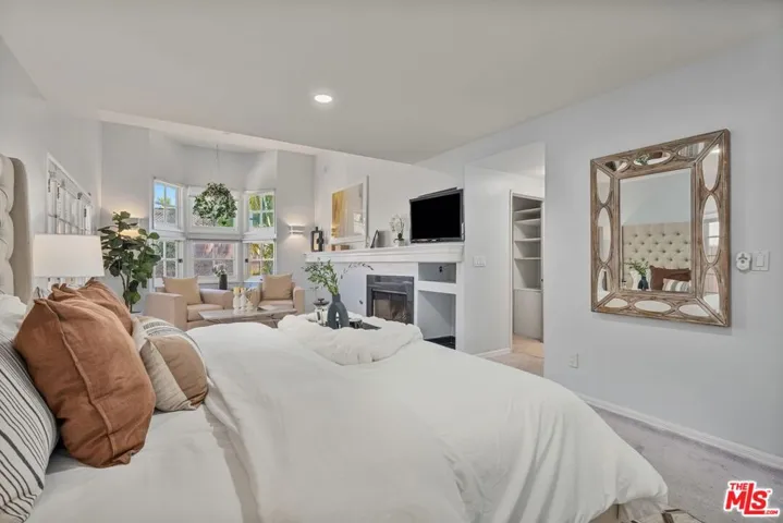 18319 San Jose Street, Los Angeles, California 91326