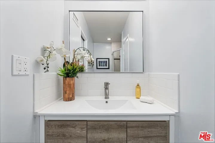 18319 San Jose Street, Los Angeles, California 91326