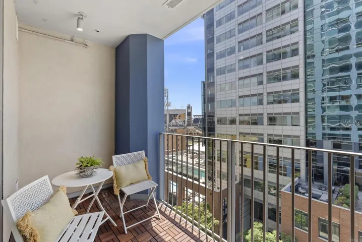321 Tenth Avenue 902, San Diego, California 92101