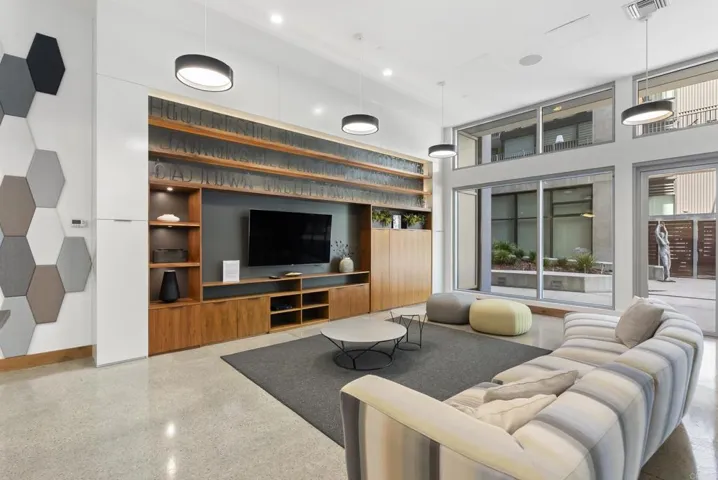 321 Tenth Avenue 902, San Diego, California 92101