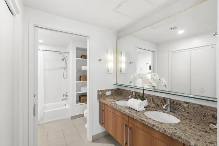 321 Tenth Avenue 902, San Diego, California 92101