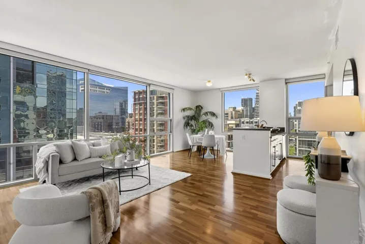 321 Tenth Avenue 902, San Diego, California 92101