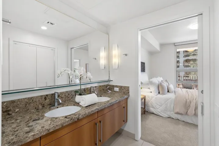 321 Tenth Avenue 902, San Diego, California 92101
