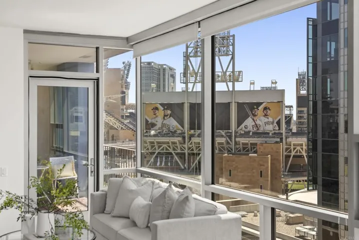321 Tenth Avenue 902, San Diego, California 92101