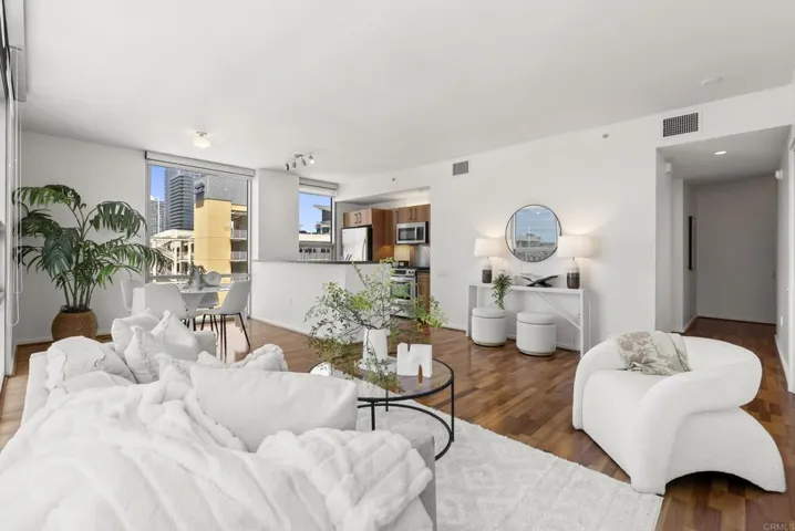 321 Tenth Avenue 902, San Diego, California 92101