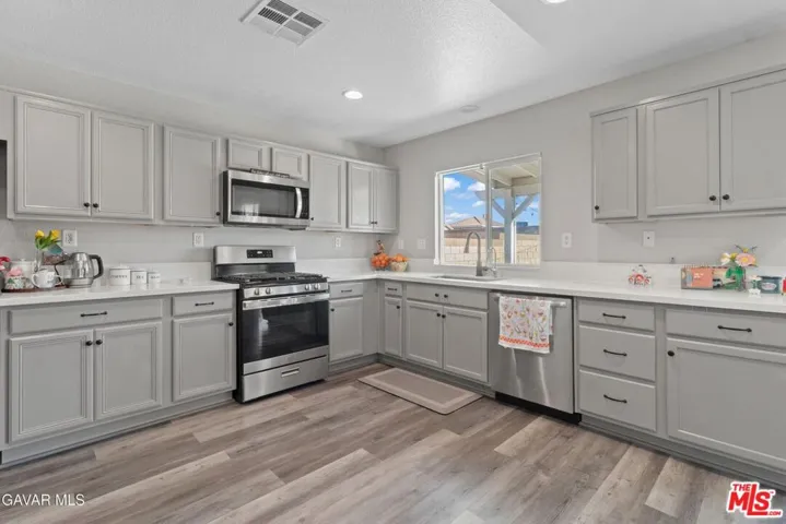 45064 E 18th Street, Lancaster, California 93535