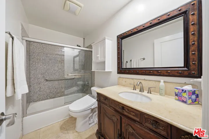 722 S Oxford Avenue 305, Los Angeles, California 90005