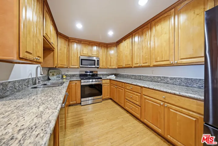 722 S Oxford Avenue 305, Los Angeles, California 90005