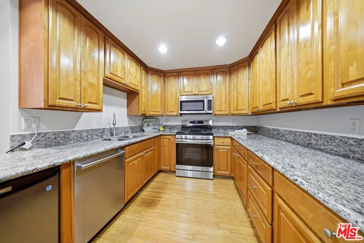 722 S Oxford Avenue 305, Los Angeles, California 90005