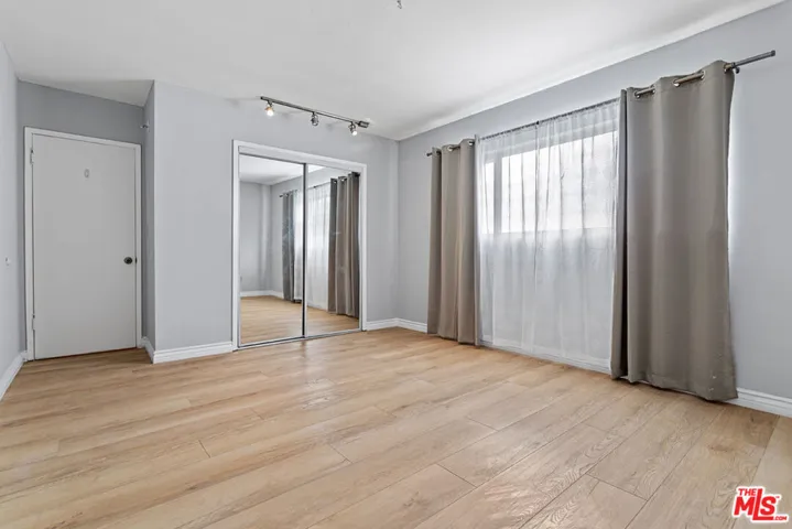 11743 Mayfield 3, Los Angeles, California 90049
