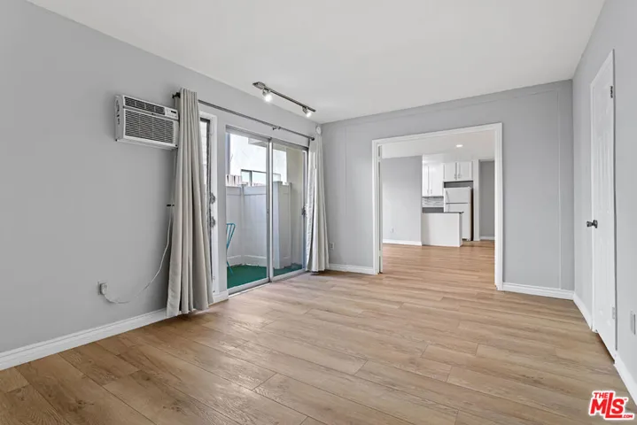 11743 Mayfield 3, Los Angeles, California 90049