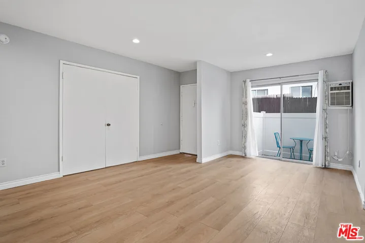 11743 Mayfield 3, Los Angeles, California 90049