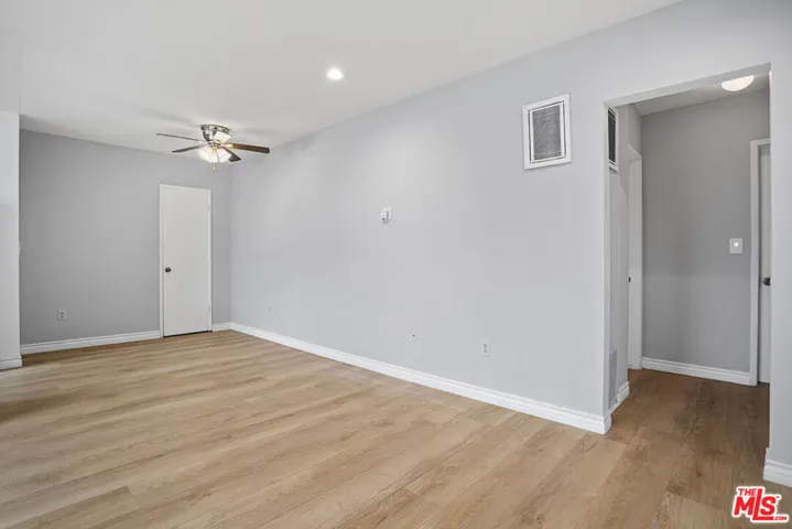 11743 Mayfield 3, Los Angeles, California 90049