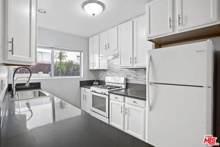 11743 Mayfield 3, Los Angeles, California 90049