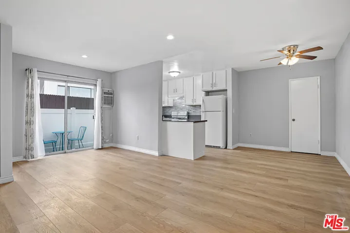 11743 Mayfield 3, Los Angeles, California 90049