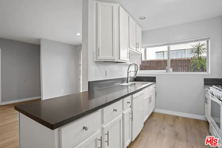 11743 Mayfield 3, Los Angeles, California 90049
