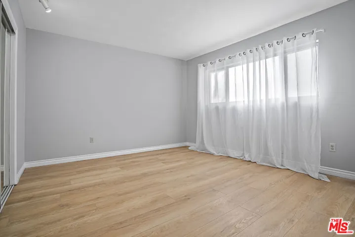 11743 Mayfield 3, Los Angeles, California 90049