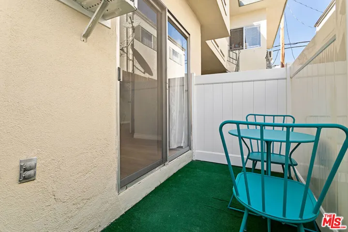 11743 Mayfield 3, Los Angeles, California 90049
