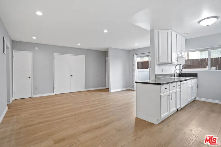 11743 Mayfield 3, Los Angeles, California 90049
