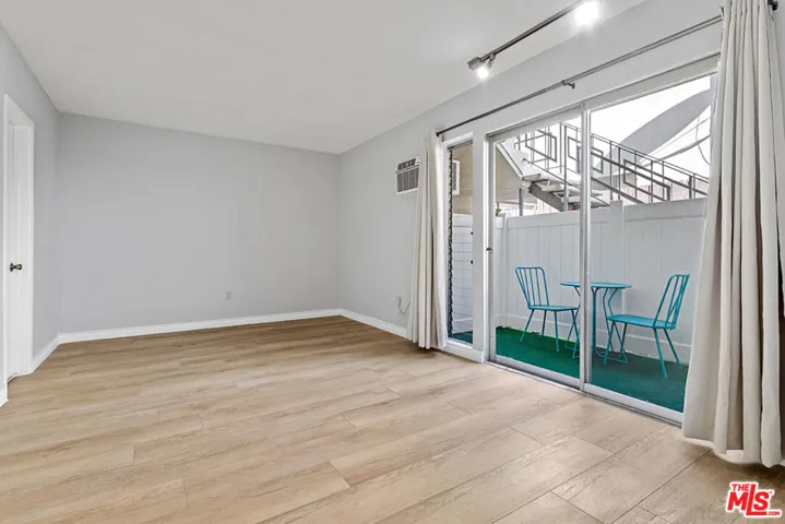 11743 Mayfield 3, Los Angeles, California 90049