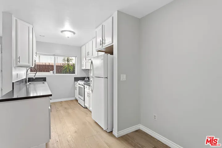 11743 Mayfield 3, Los Angeles, California 90049