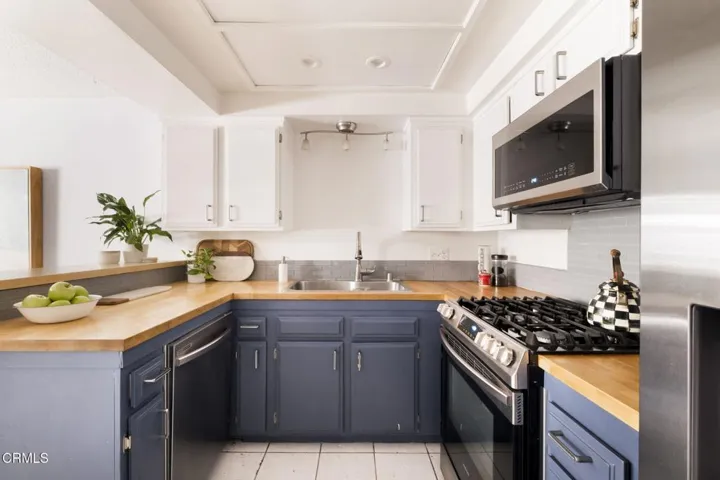 23-web-or-mls-110-n-everett-st-103