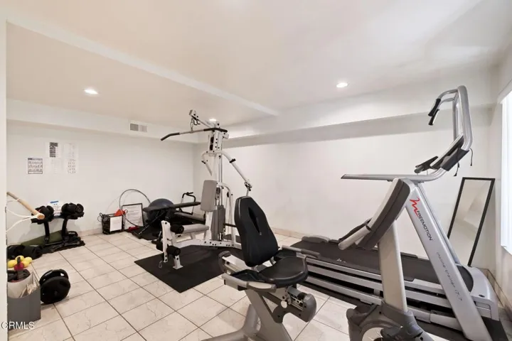 44-web-or-mls-110-n-everett-st-103