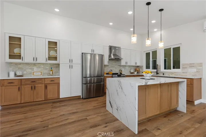 Great entertaining kitchen & great room area