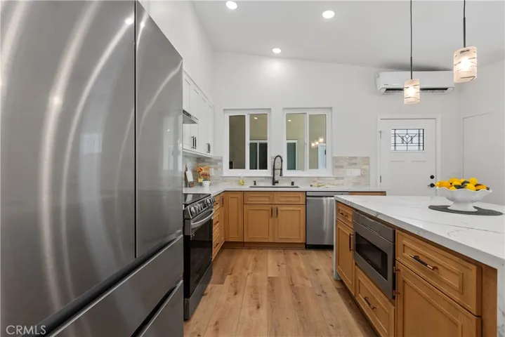 New upgraded stainless appliances