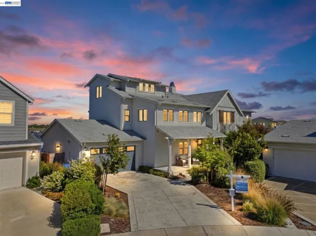 LUXURY WATER FRONT LIVING