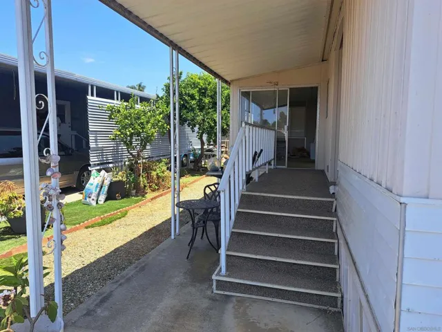 1010 E Bobier Dr 9, Vista, California 92084