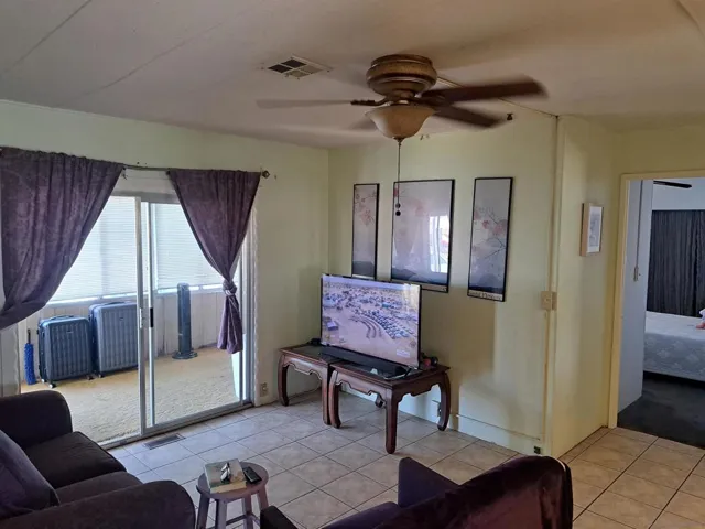 1010 E Bobier Dr 9, Vista, California 92084