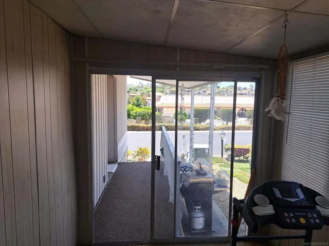 1010 E Bobier Dr 9, Vista, California 92084