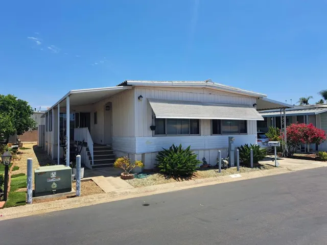 1010 E Bobier Dr 9, Vista, California 92084