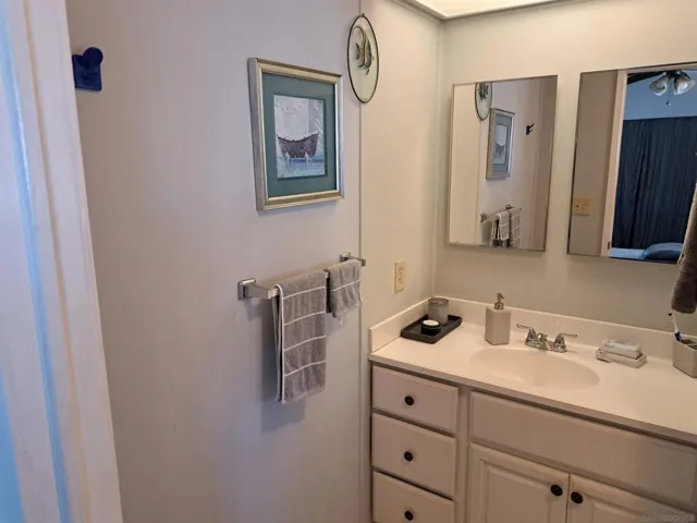 1010 E Bobier Dr 9, Vista, California 92084