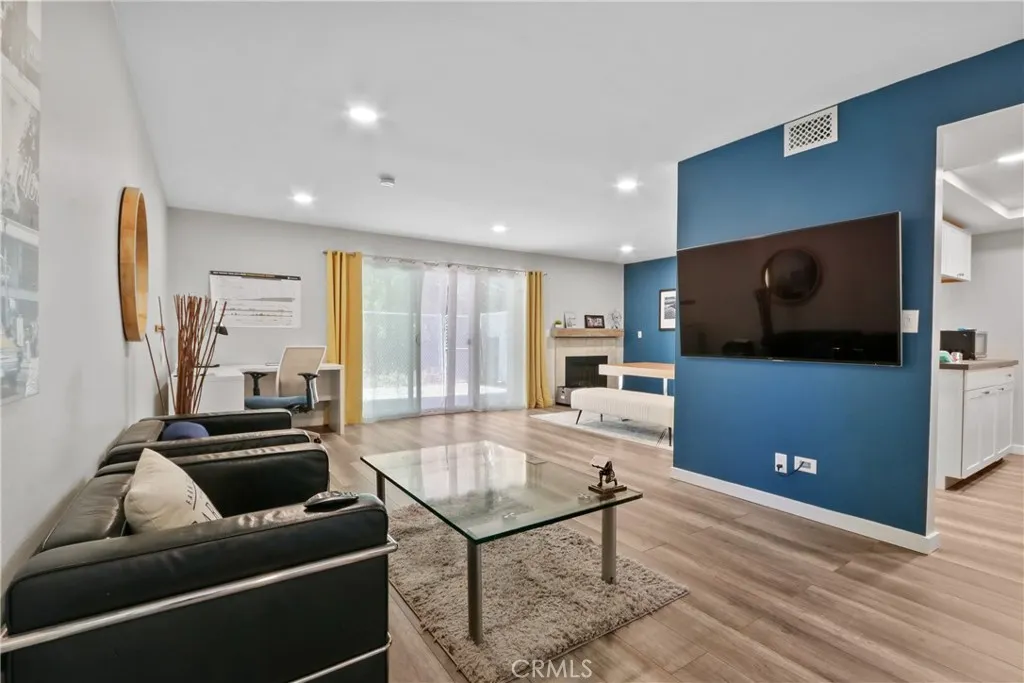 1129 Rosecrans Ave