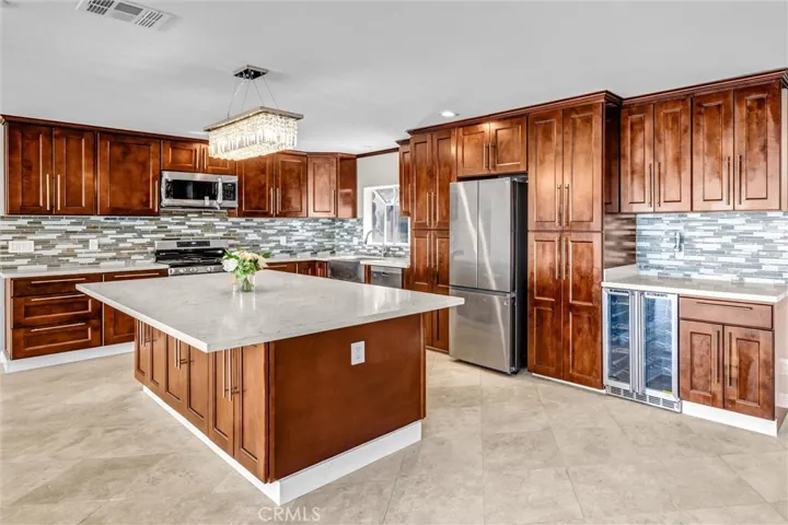 2751 San Carlos, Costa Mesa, California 92626