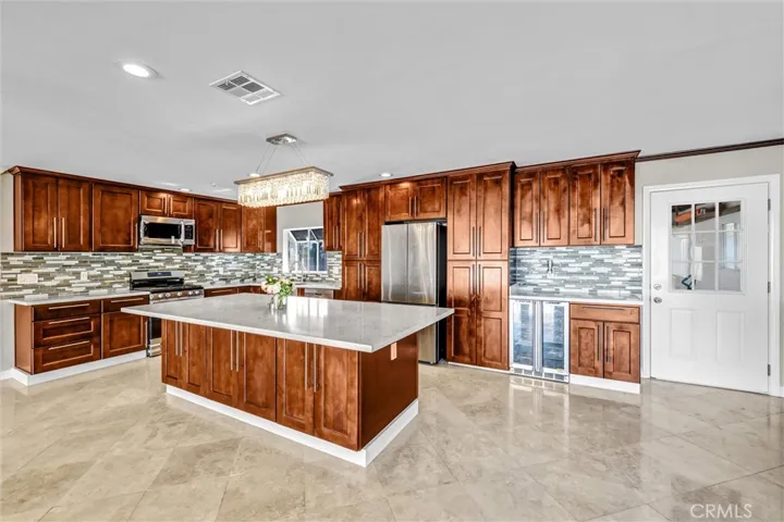 2751 San Carlos, Costa Mesa, California 92626