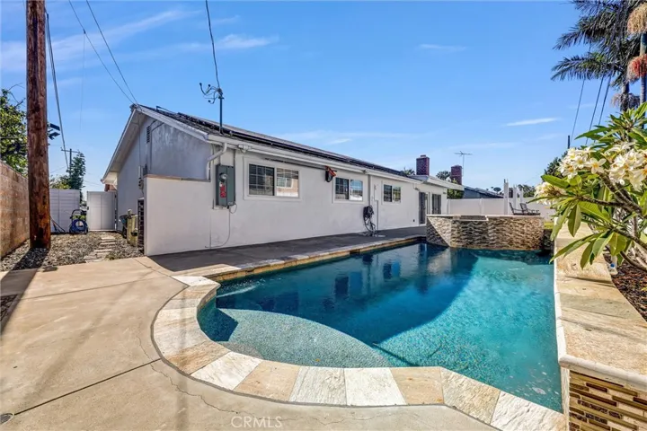 2751 San Carlos, Costa Mesa, California 92626