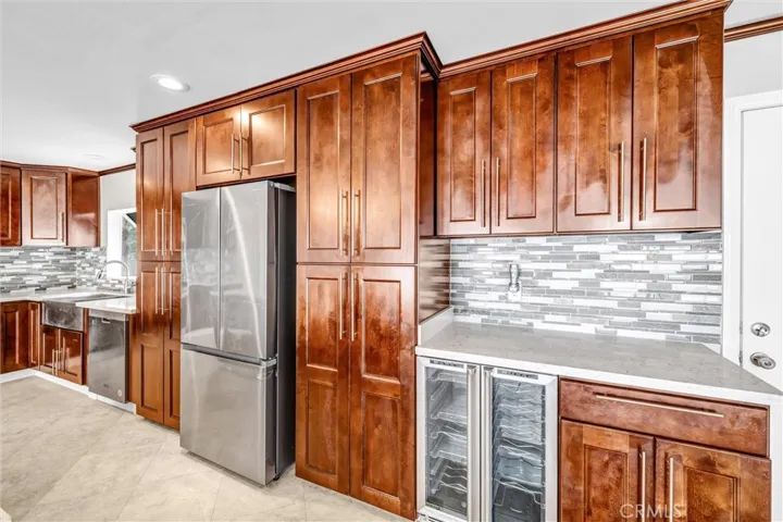 2751 San Carlos, Costa Mesa, California 92626