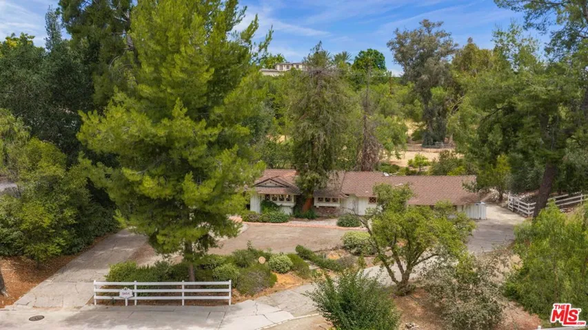 5854 Round Meadow Road, Hidden Hills, California 91302 — photo 4