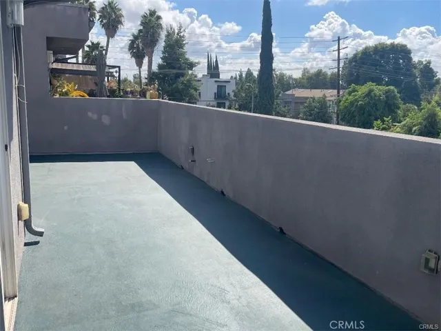 6445 Woodley Avenue 204, Lake Balboa, California 91406