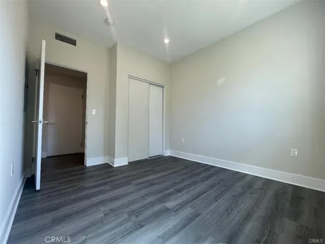 6445 Woodley Avenue 204, Lake Balboa, California 91406