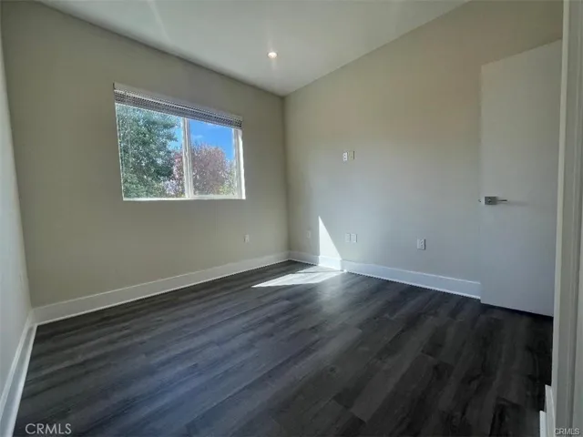 6445 Woodley Avenue 204, Lake Balboa, California 91406