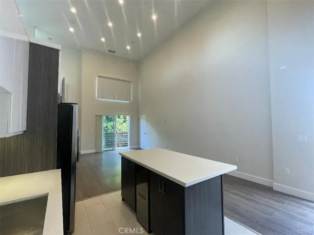 6445 Woodley Avenue 204, Lake Balboa, California 91406