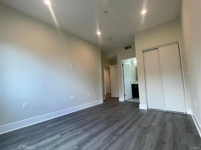 6445 Woodley Avenue 204, Lake Balboa, California 91406