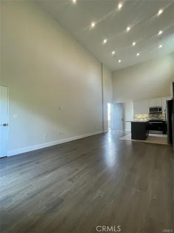 6445 Woodley Avenue 204, Lake Balboa, California 91406