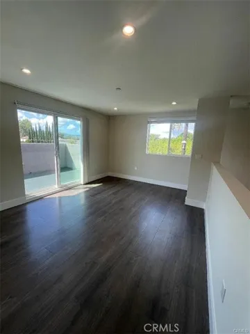 6445 Woodley Avenue 204, Lake Balboa, California 91406